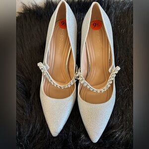 NWOT BCBGeneration Silver Glitter Pointed Heels with Crystal Strap, Size 9.5